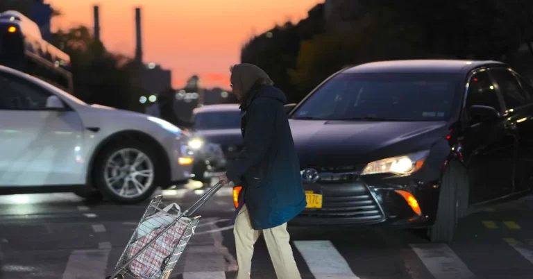 自動緊急ブレーキ技術が進化中 2029年には全車両に導入義務
