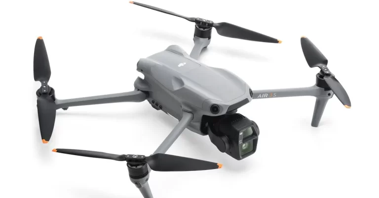 DJIの新型ドローンAir 3S、夜間撮影機能強化