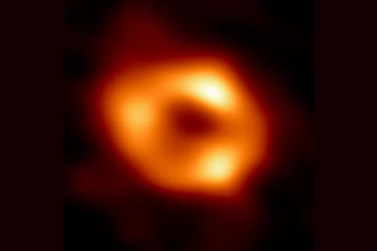 超巨大ブラックホールの新たな解明と画像の誤りの可能性