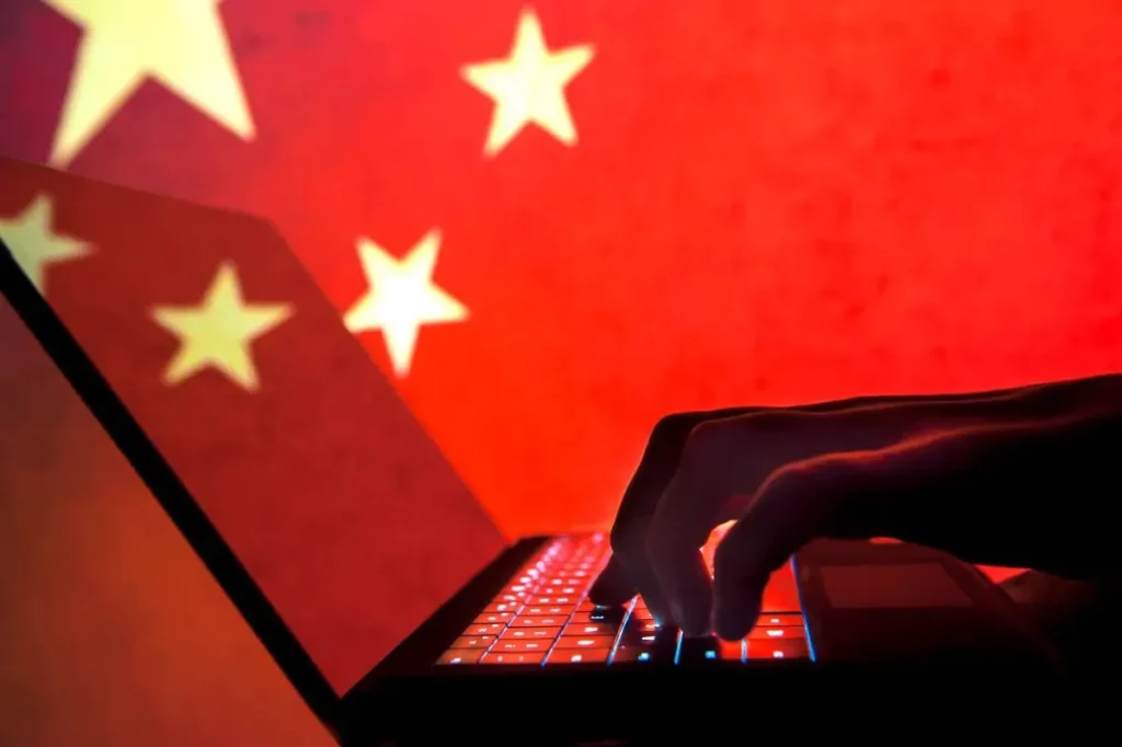 中国のSalt Typhoonハッカーが米国の制裁にもかかわらず通信企業を侵害し続ける